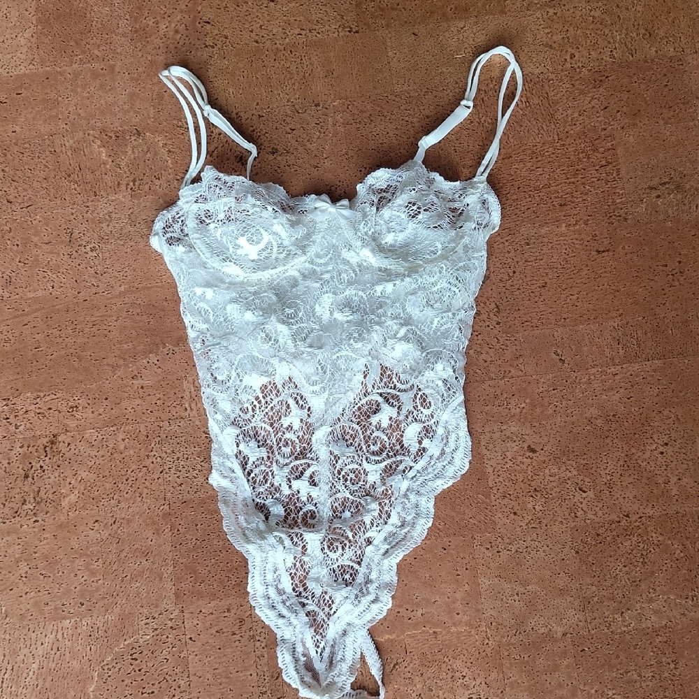 Elegant Lace Bodysuit - White